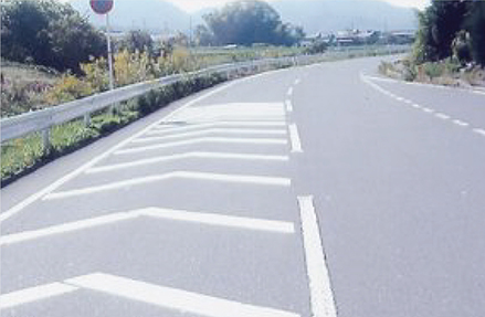 道路　昼 